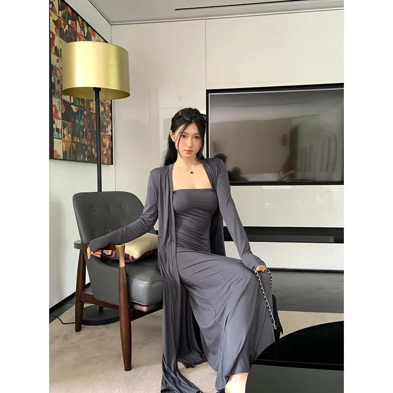 王少女【清清】深灰色长款抹胸针织开衫两件套 S19279S42