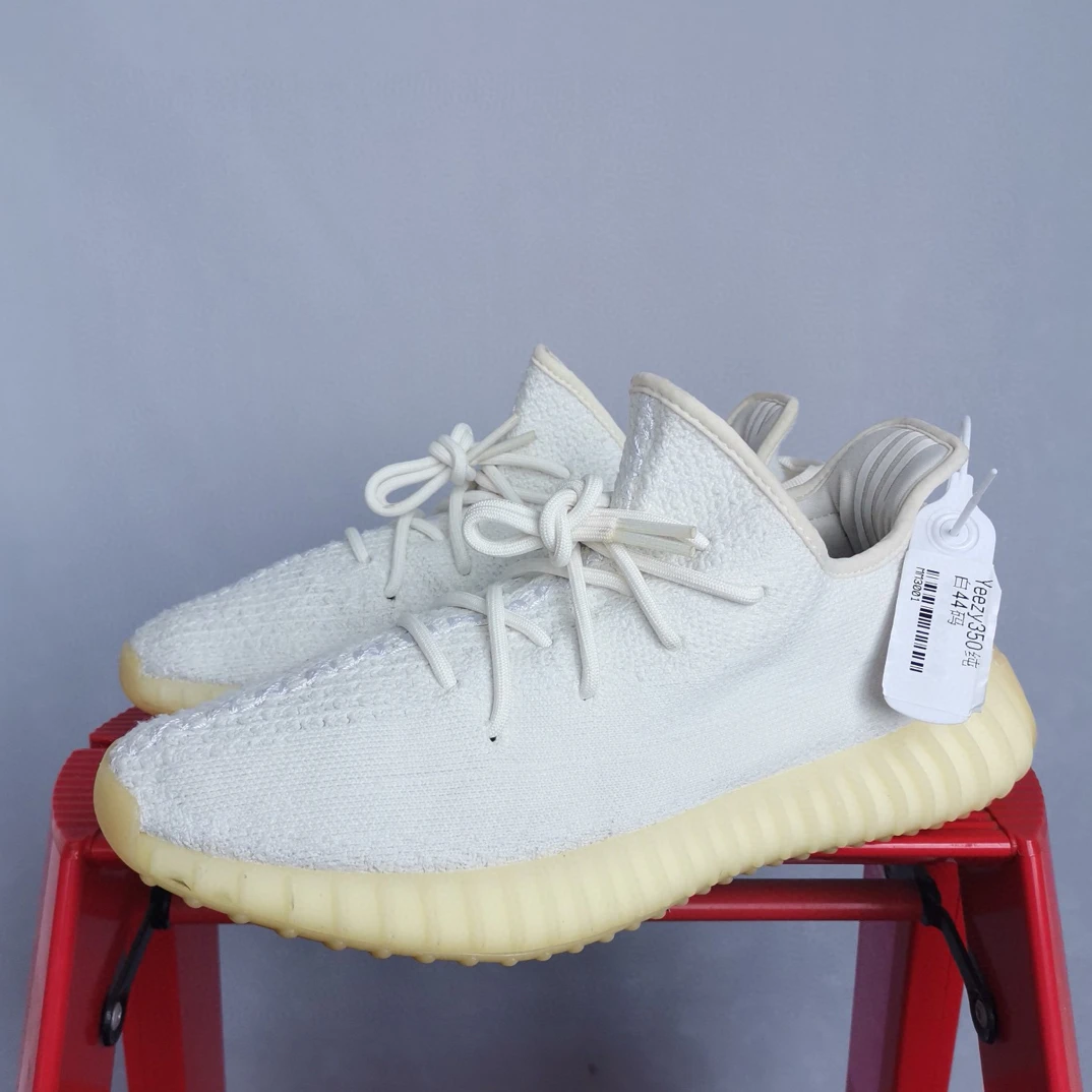 Yeezy350纯白44码  MM3001 鞋