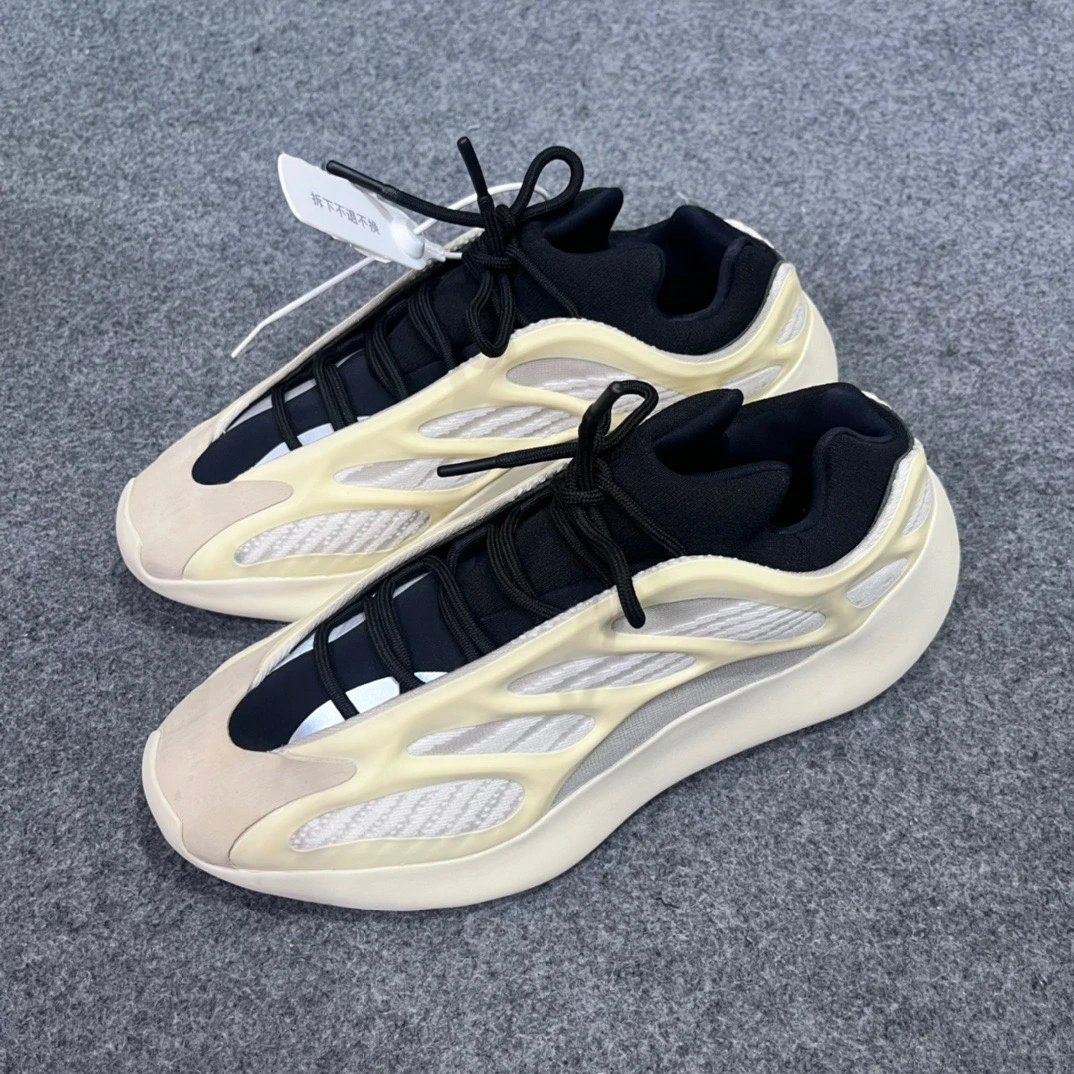 Yeezy700初代 异形44码 RR1604 休闲鞋