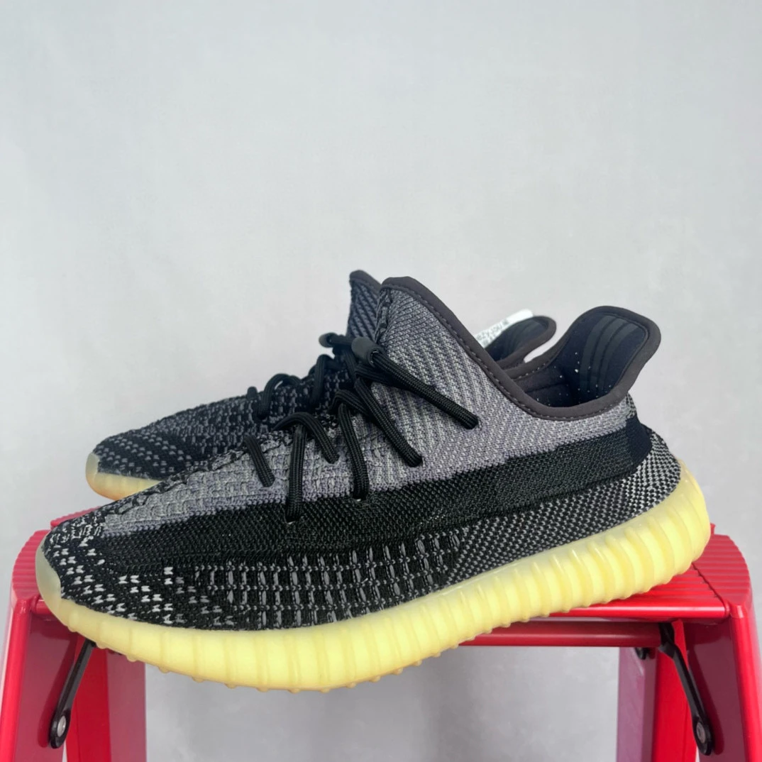 Yeezy350黑芝麻41码原盒 PP1815 鞋
