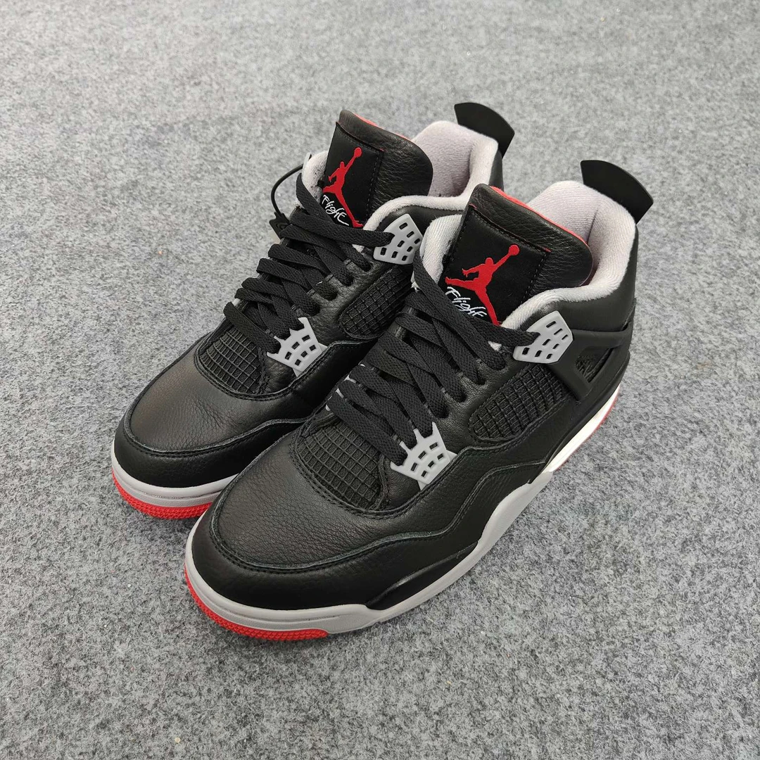 aj4黑红 43码原盒 SS2807