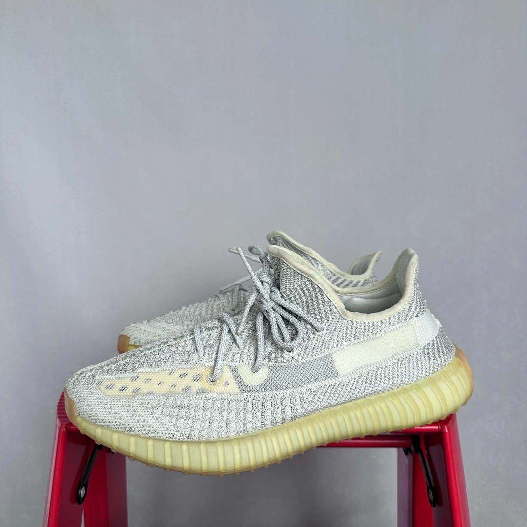 yeezy350灰天使46.5码  QQ0523休闲鞋