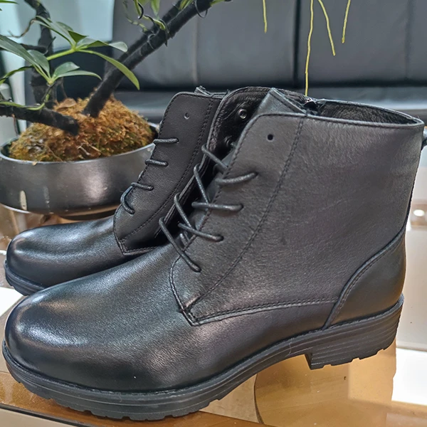 马丁靴2024秋冬女英伦风厚底真皮短靴百搭保暖毛里单靴黑色靴子