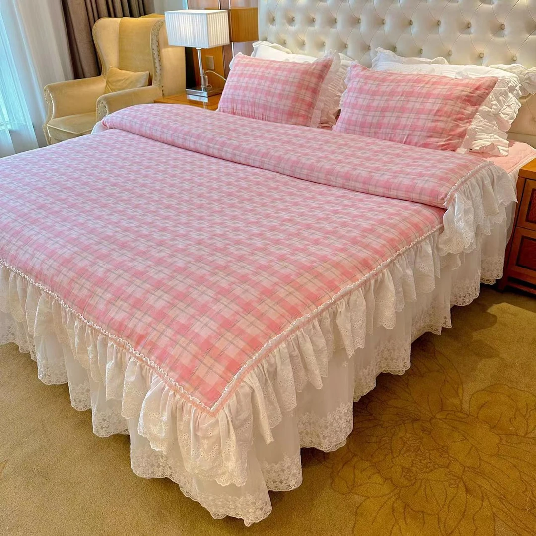 AiErBen/艾儿本A类全棉色织双层纱四件套粉格子手工花边夹棉床裙