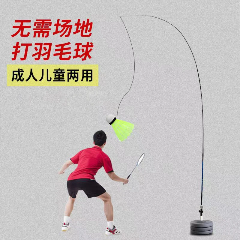 单人打羽毛球回弹一个人打回弹