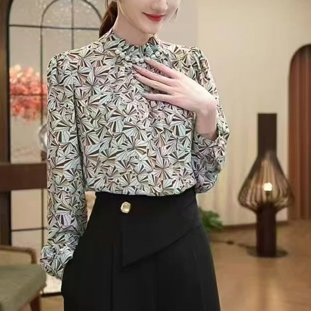 秋季新品时尚气质显瘦钉珠立领打底衫甜美减龄泡泡袖衬衣