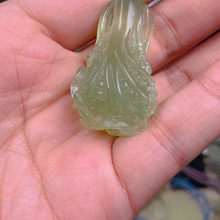 透闪石质玉颈饰未镶嵌