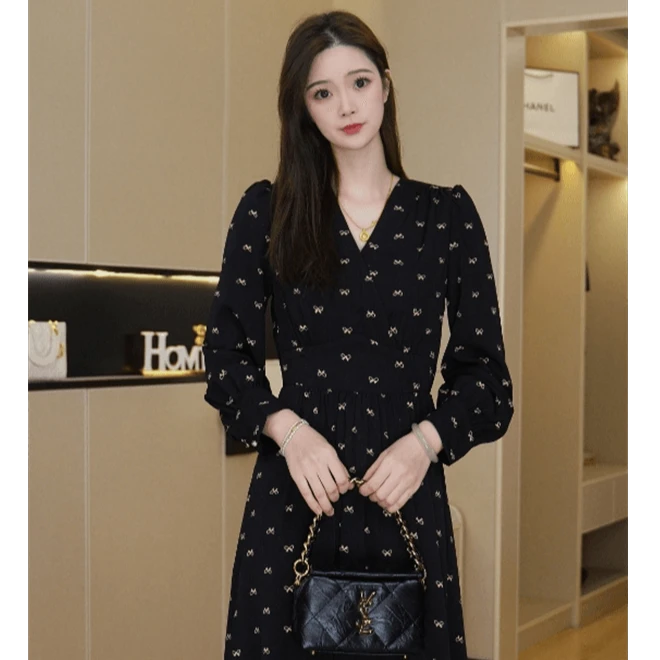 【罗马画报】2025冬季新款碎花法式气质显瘦高级感女装连衣裙