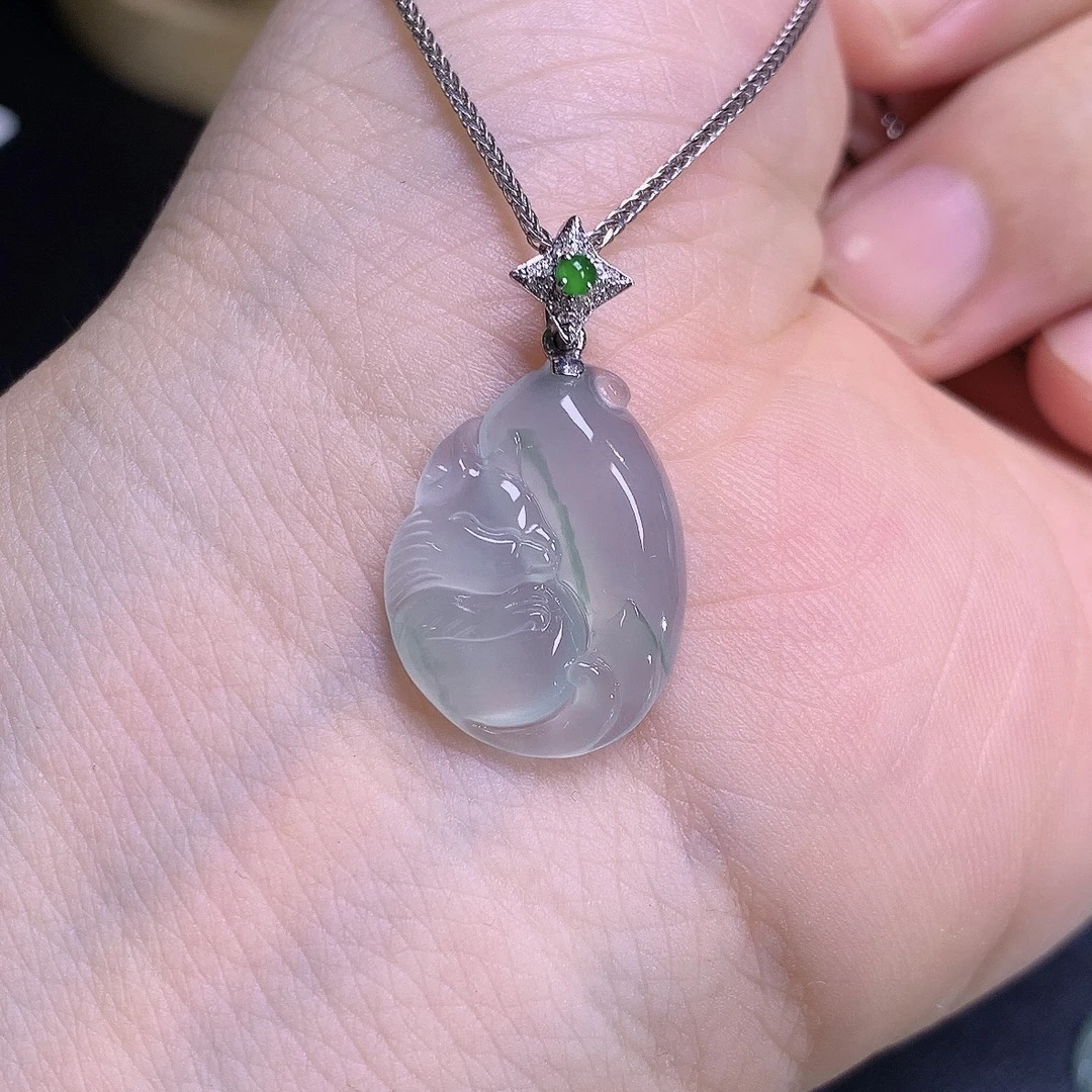 缅甸天然A货翡翠镶嵌18k金冰种飘绿九尾狐吊坠礼物20.5×15.6×4.5