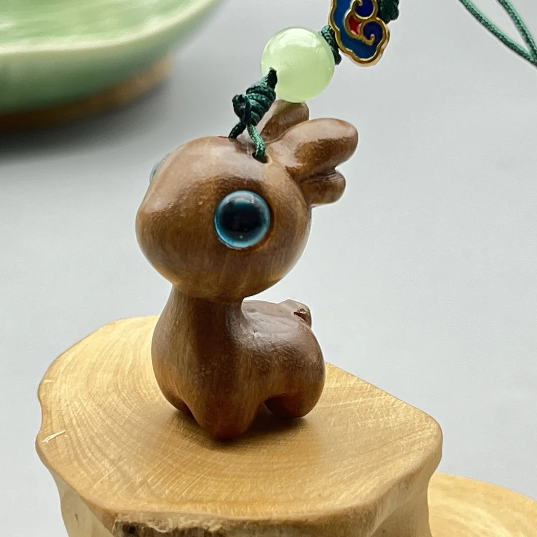 WW353-绿檀木雕刻一鹿有你手机挂钥匙扣