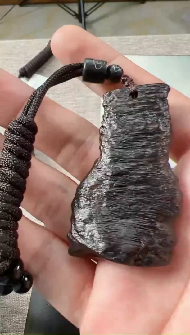 【闪购商品】降真香吊坠中3