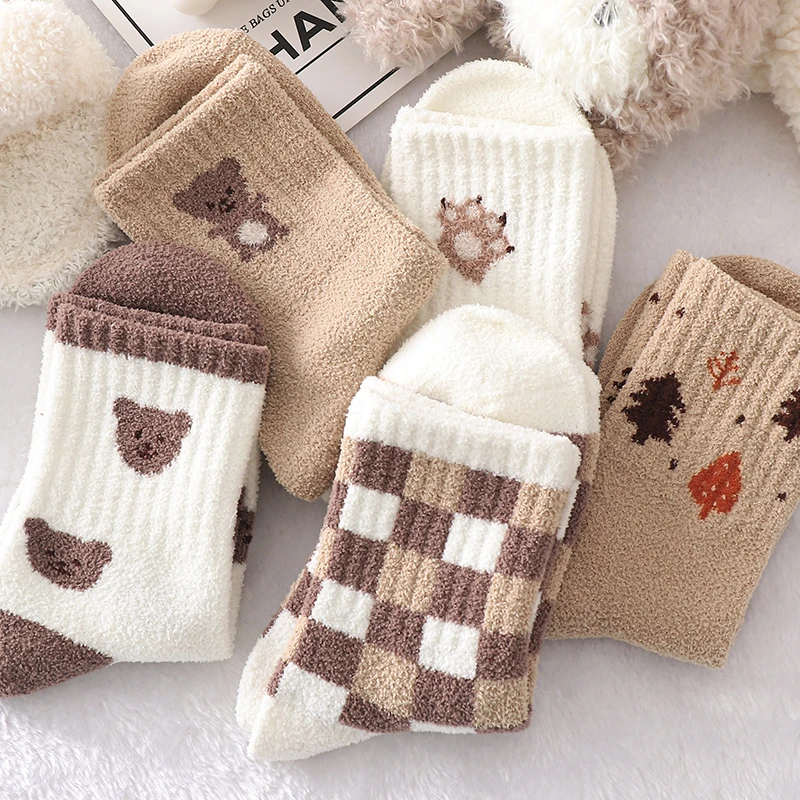 咖色小熊袜子女秋冬中筒袜加绒加厚棉袜复古保暖棋盘格ins潮长袜