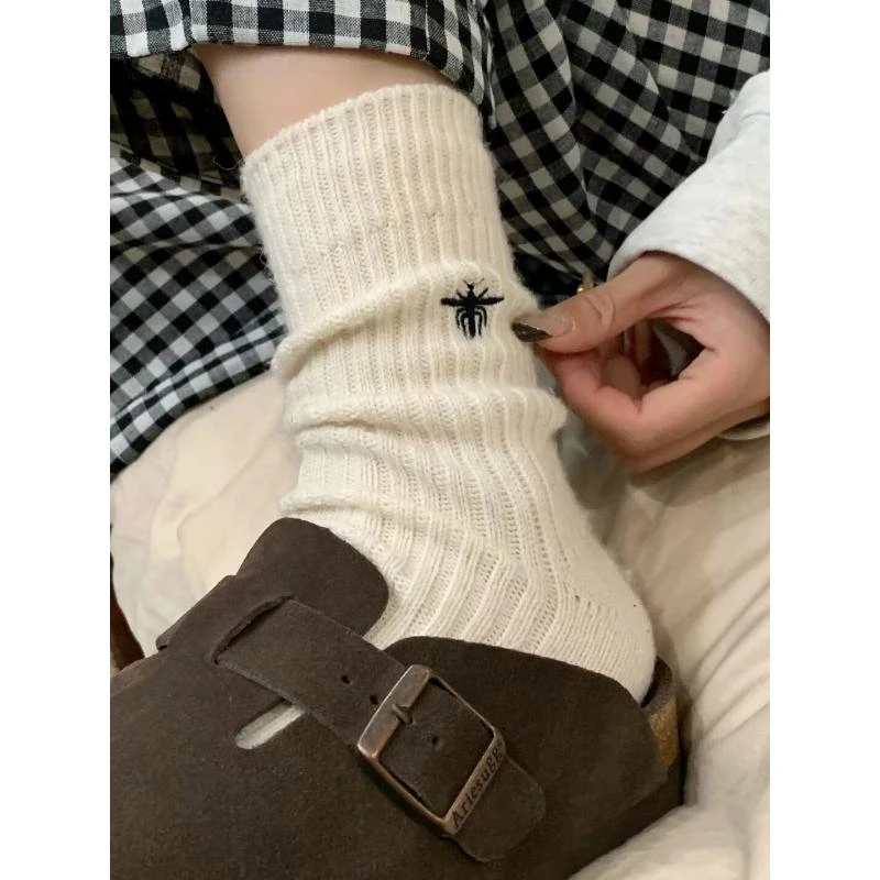 小蜜蜂羊毛袜子女冬季保暖加厚米白色羊绒堆堆袜中筒袜秋冬长筒袜