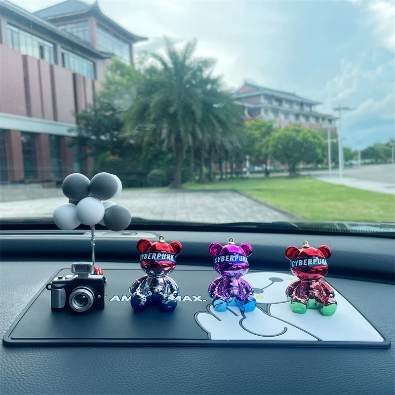 车载暴力熊高档摆件汽车中控台创意装饰车内男生渐变熊摆件饰品