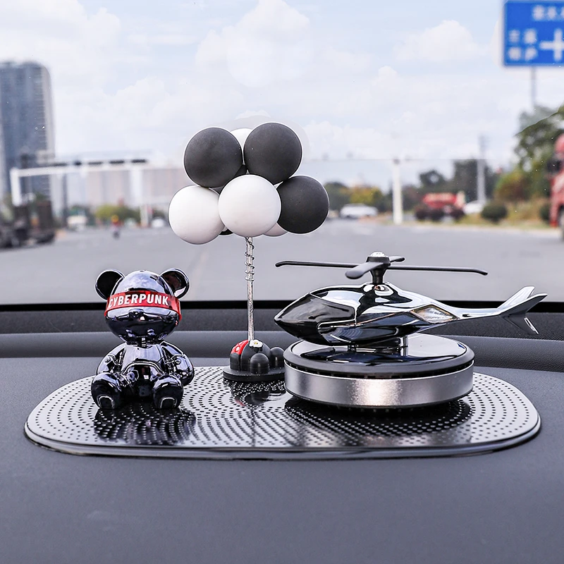 车载渐变暴力熊摆件汽车中控台高档装饰车内太阳能直升机香薰饰品