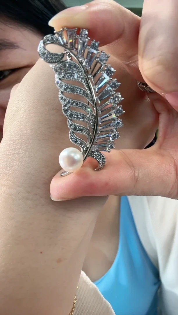 【闪购商品】淡水珍珠胸饰钛钢小*椒胸针