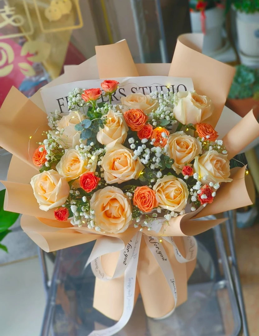 「浪漫约会」11支香槟玫瑰配橙色芭比花束生日礼物送闺蜜送爱人