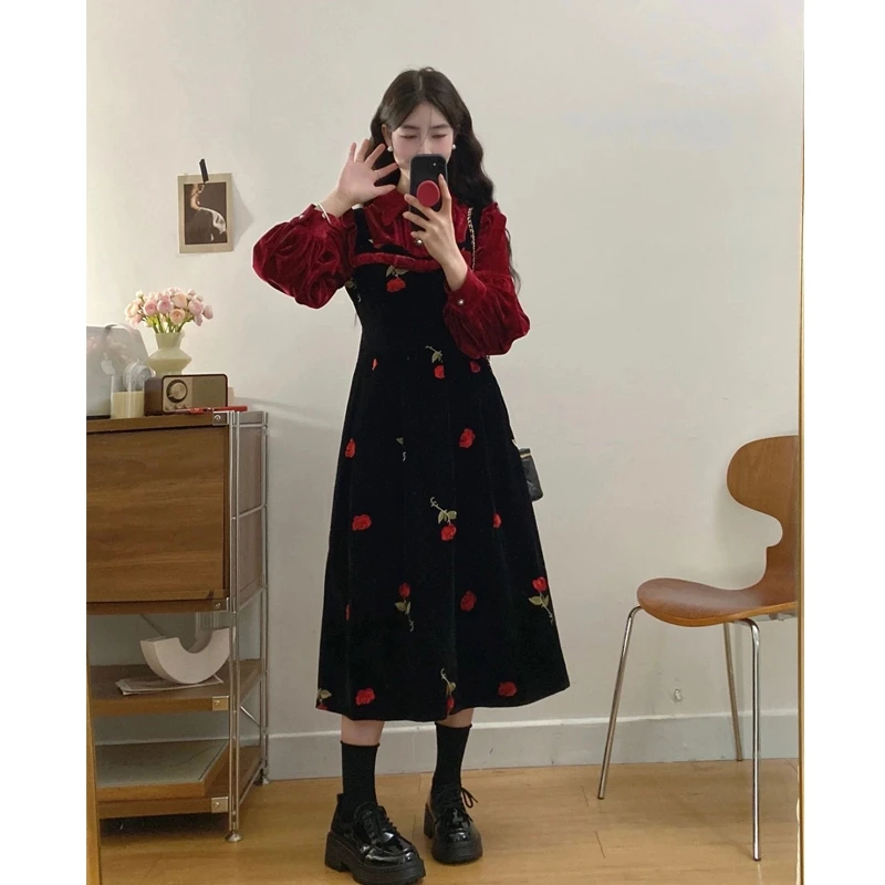 MO88ZSPF大码秋冬温柔风气质假两件连衣裙女复古绣花丝绒法式长裙