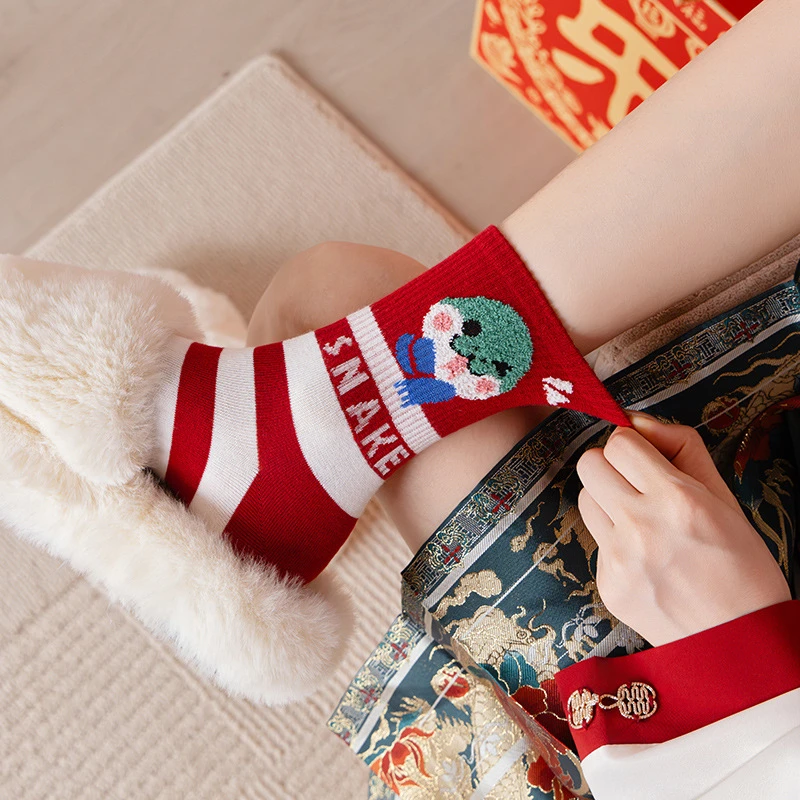 本命年秋冬中筒袜子红袜子潮流发财红袜蛇年棉袜可爱防臭百搭女袜
