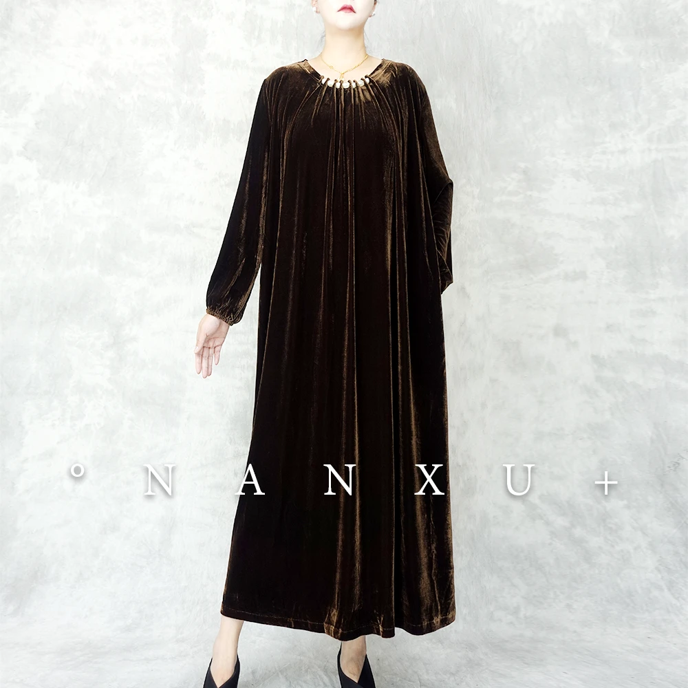 南絮141【如兰】咖色方领串珠装饰弹力丝绒秋冬宽松连衣裙大码女装