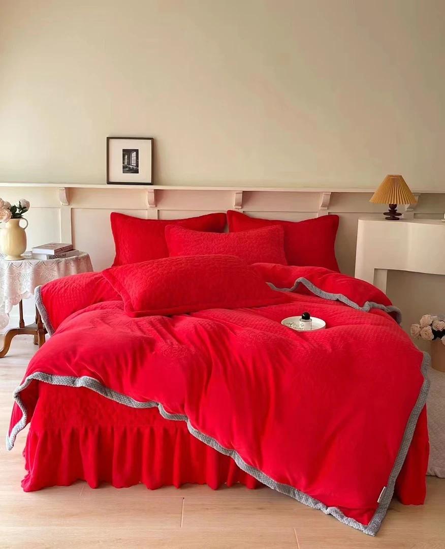 全消光牛奶绒夹棉床盖四件套蕾丝床裙款四件套