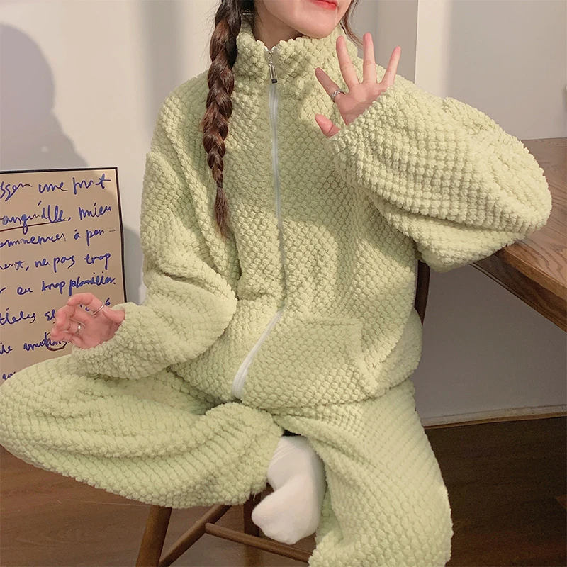 法兰绒家居服女款爆款2024新款秋冬睡衣加绒加厚大码珊瑚绒两件套