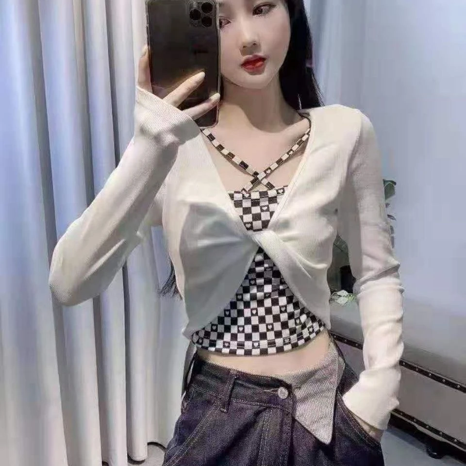 2023新款早秋假两件长袖T恤挂脖小心机上衣韩版百搭方格子显瘦