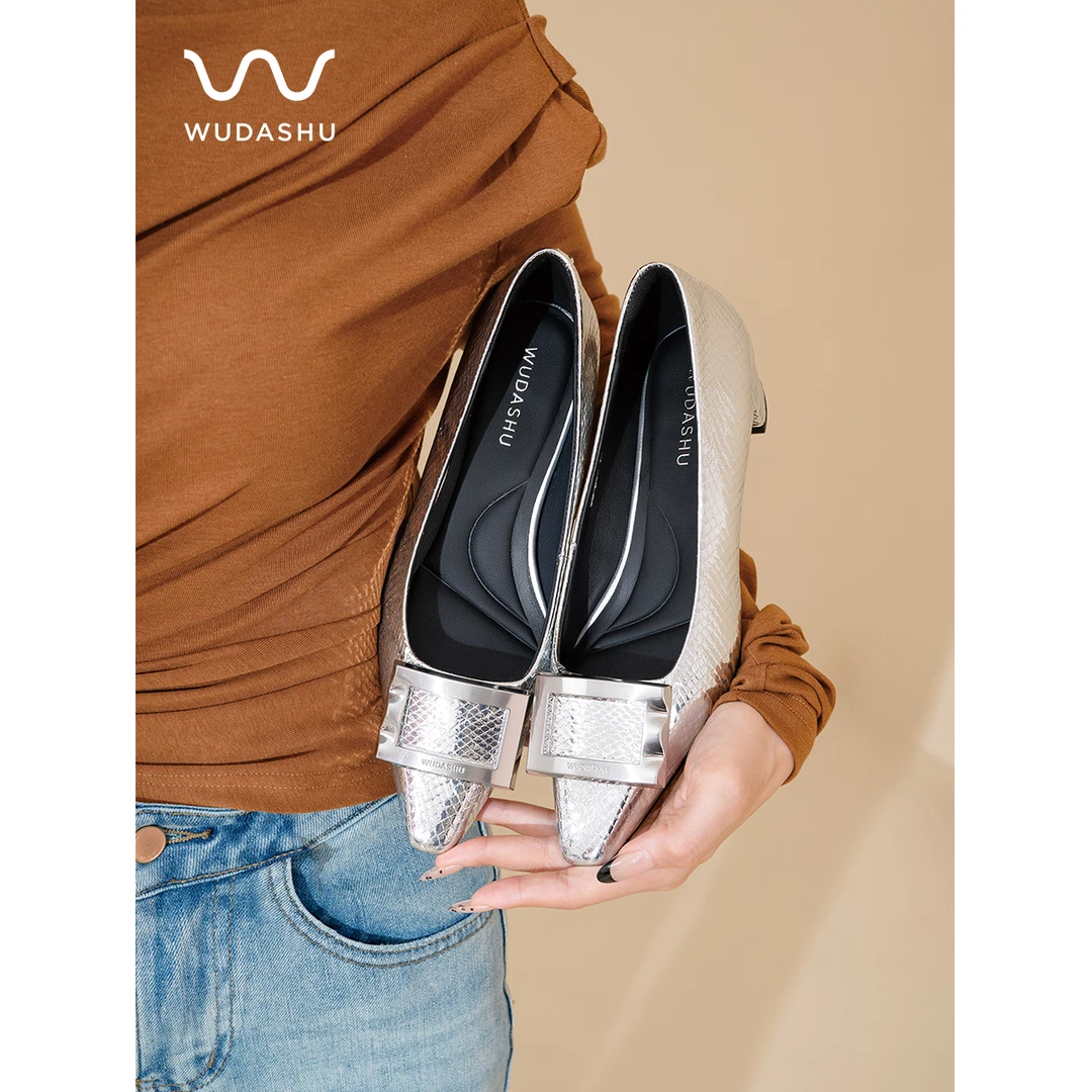 穿高跟鞋的吴大叔真皮法式气质银色百搭简约通勤粗跟方扣单鞋女