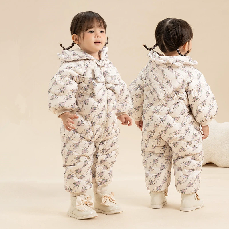 婴幼儿连体羽绒服2024冬季新款宝宝冬装洋气外出加厚保暖爬爬服潮