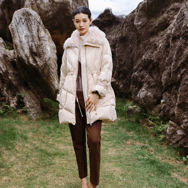 婉甸2024冬新品燕麦色冬季羽绒服1234D27RT4