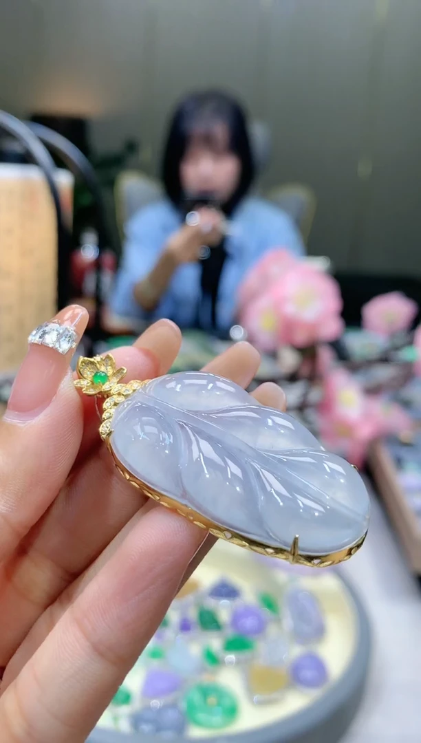 【闪购商品】翡翠颈饰18K金镶嵌叶子