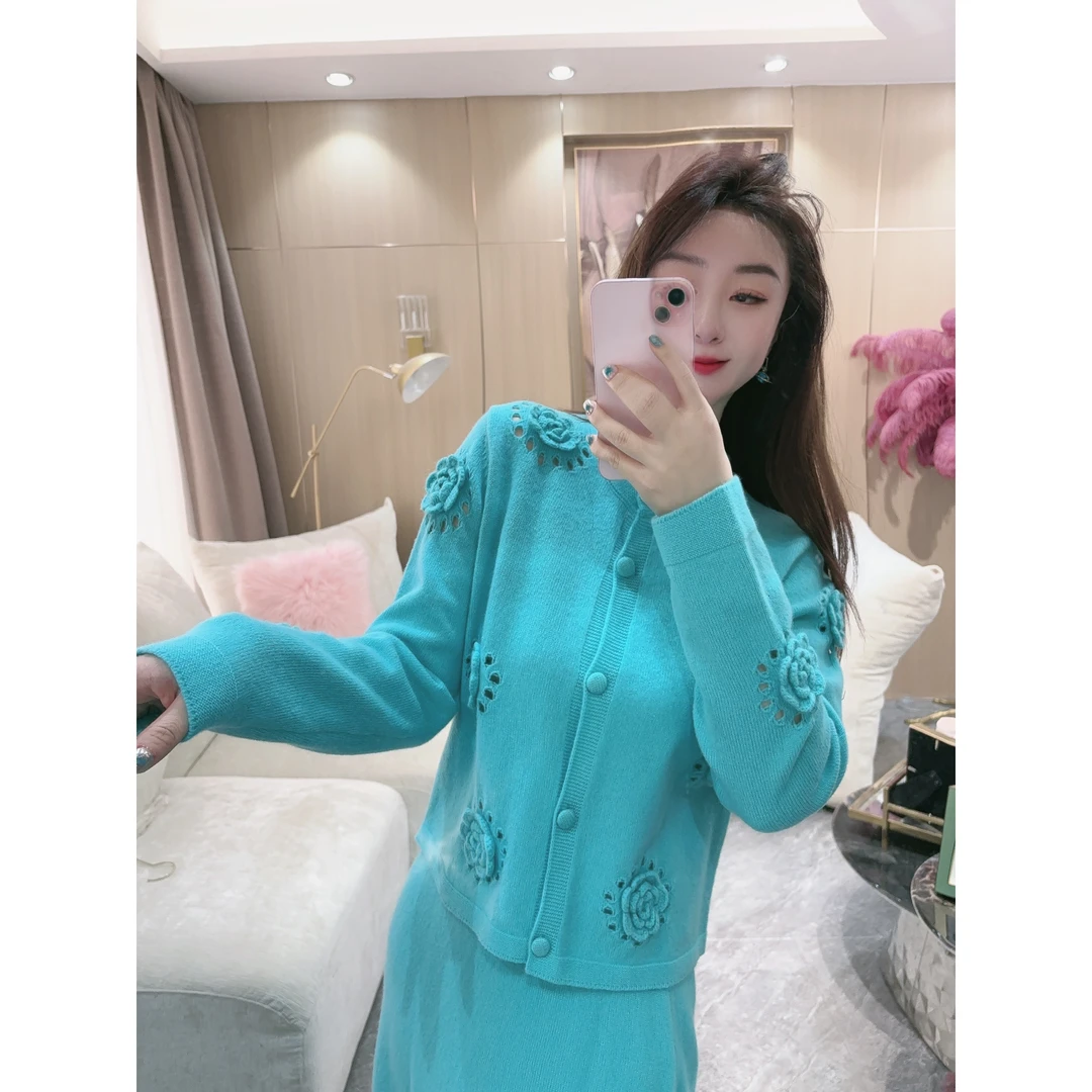独宠【暮云和玉】秋冬休闲花朵网红气质时尚显瘦中长毛针织开衫