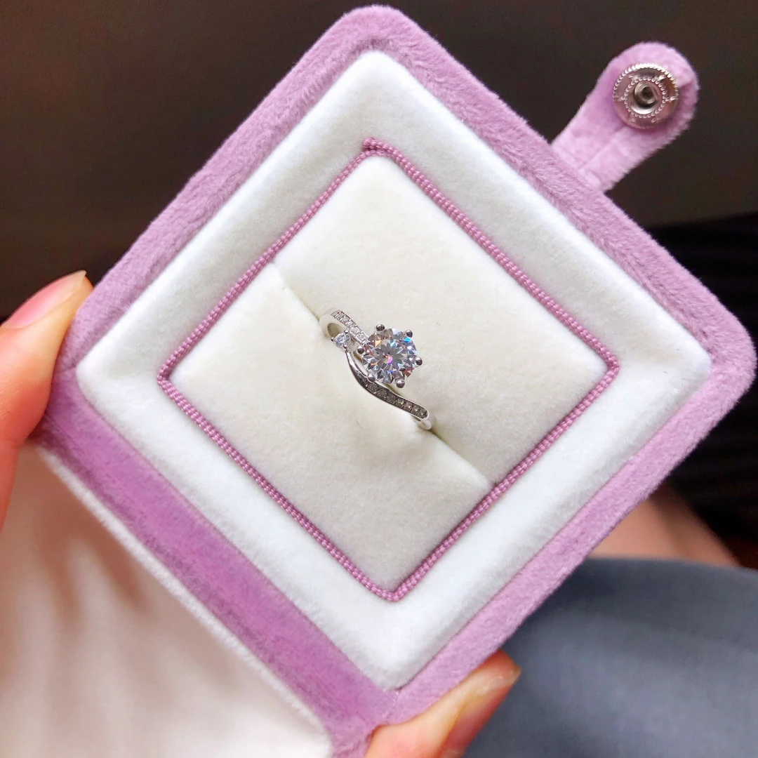 【流光】0.5-1克拉/莫桑石925银经典闭口求婚女戒婚戒