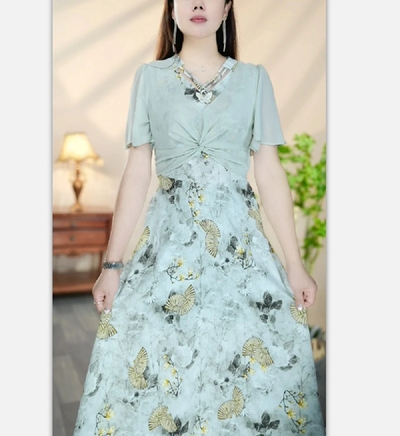 碎花连衣裙2024新款女夏季爆款高级感气质名媛绿色蝴蝶气质裙子