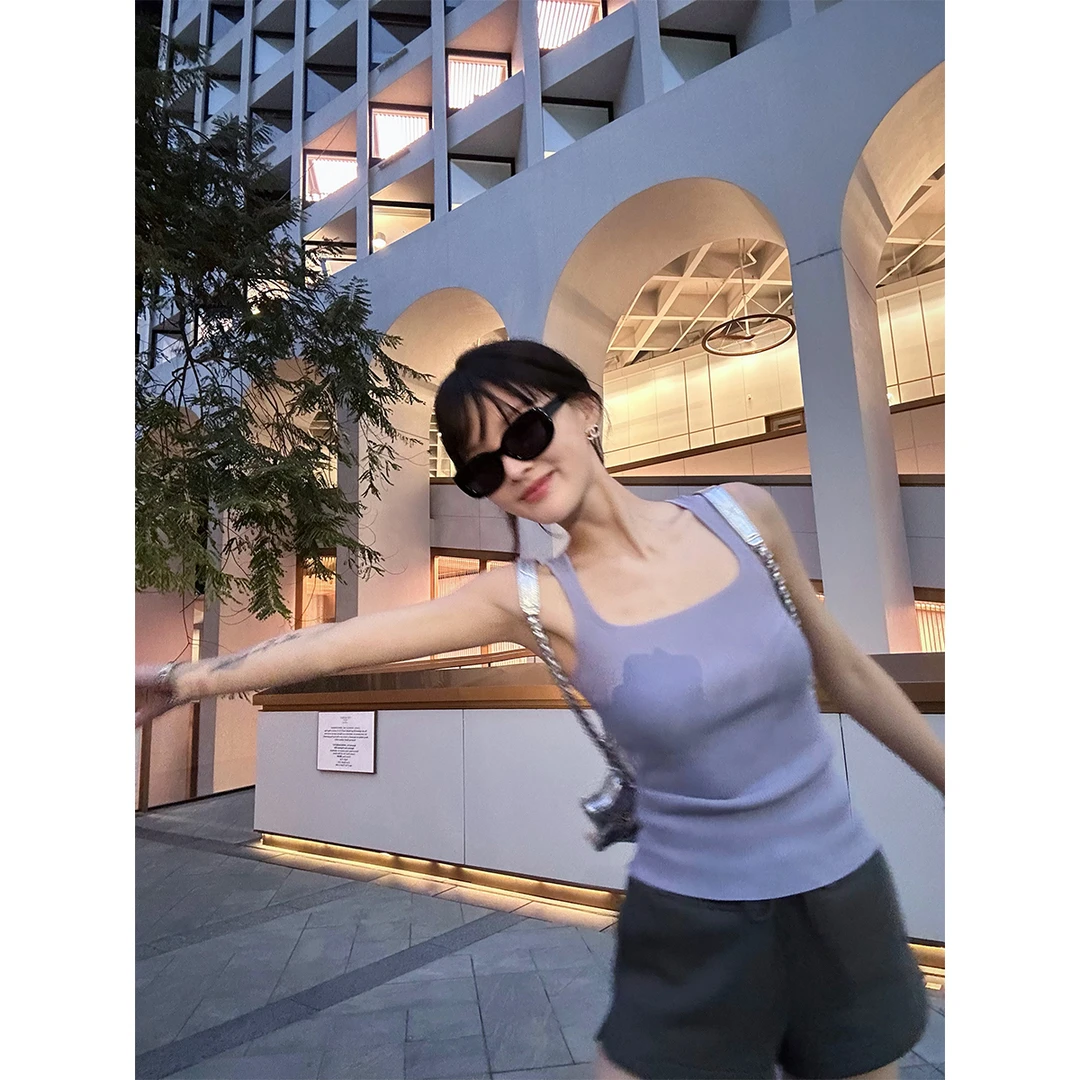 FORNI  徕卡 ins大U领针织背心显瘦辣妹外穿打底无袖设计感