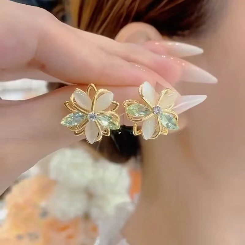 铜合金合成锆石耳饰 小清新甜美淑女花朵时尚旋转耳钉