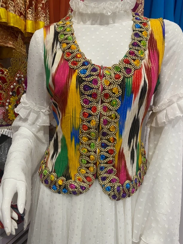 艾迪莱丝面料带花边修身短款马甲民族风新疆舞舞台女士百搭时尚