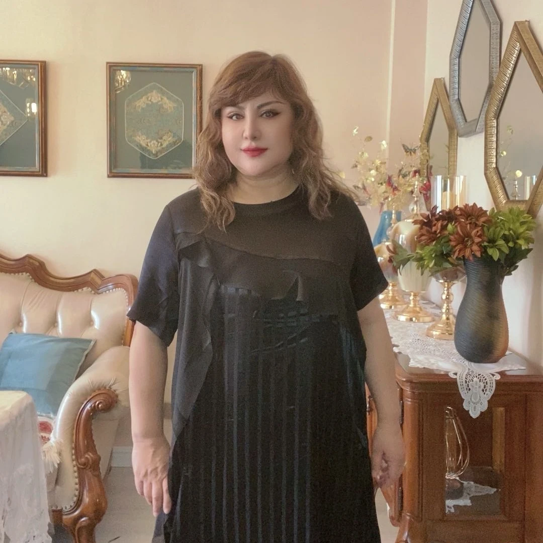 黑色短袖荷叶边连衣裙