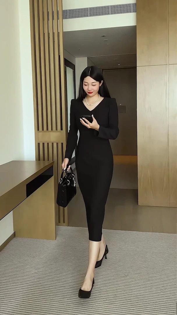 【连衣裙】XINXIN女装秋冬黑色修身显瘦时尚轻奢收腰长袖连衣裙8618