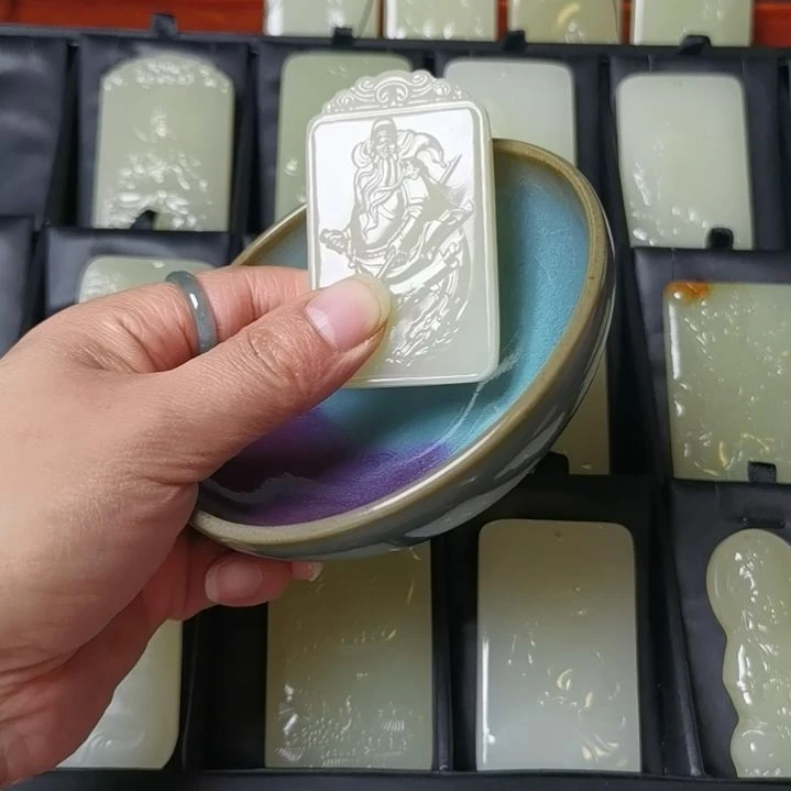 【闪购商品】瓷昆仑山料双面关公山水秦**里