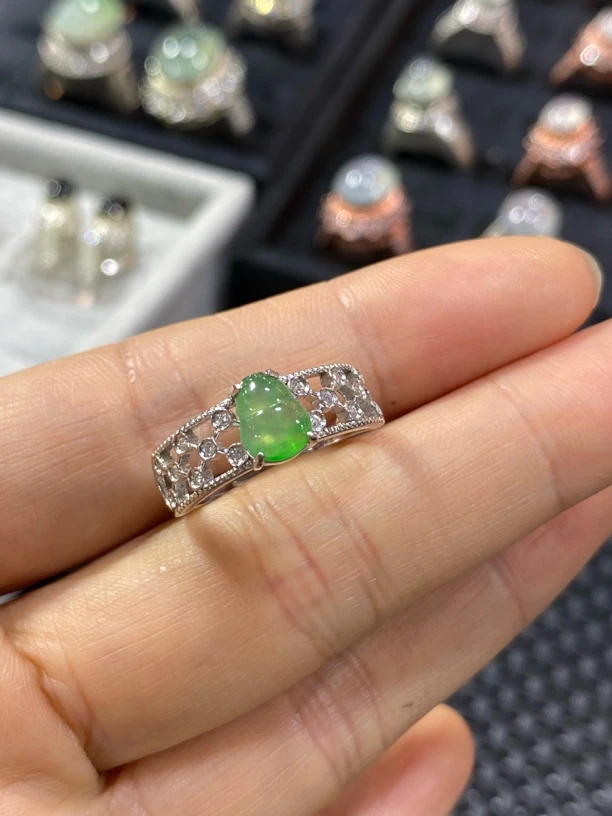 天然缅甸翡翠A货，银镶戒指