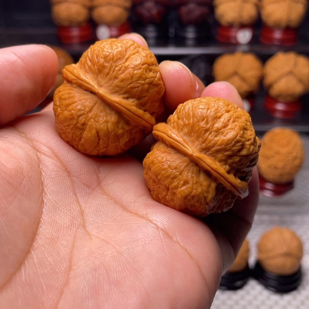 文玩核桃把件蟒纹元宝5