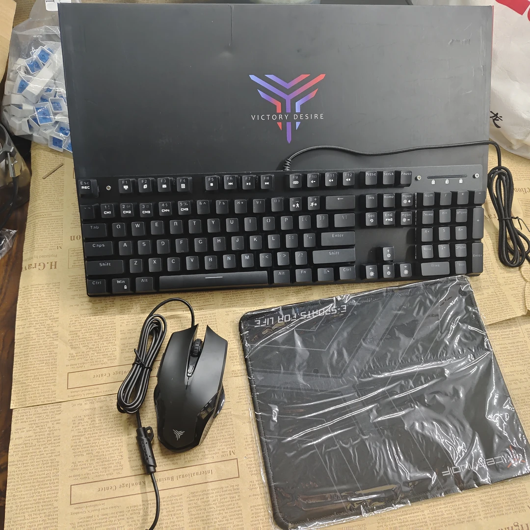 准新品  机械键鼠套装 键盘+鼠标+鼠标垫黑色发光RGB