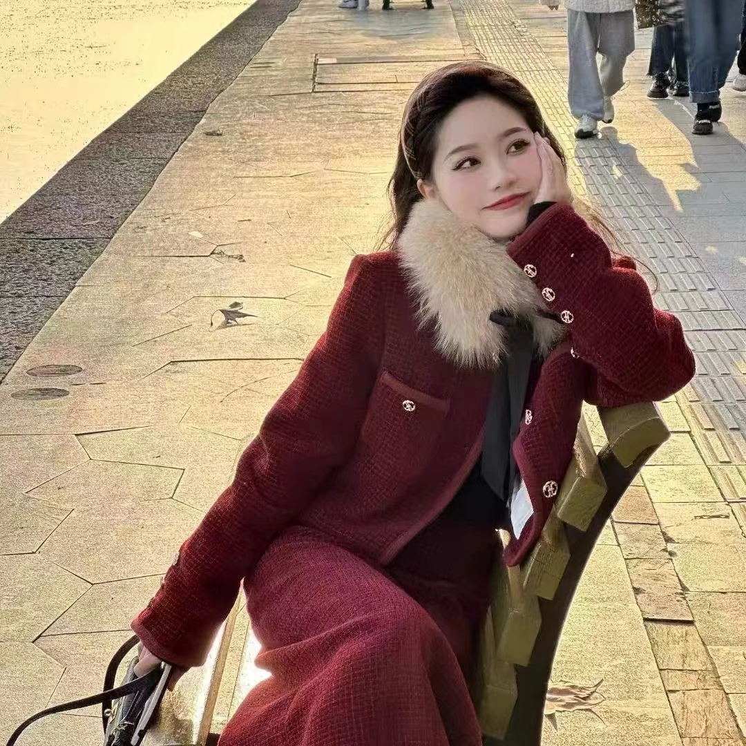 D8833 千金风毛领可拆卸红色小香战袍两件套套装