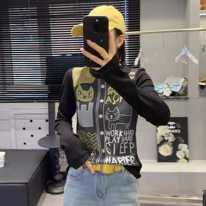 D708 设计感手绘字母猫咪圆领长袖上衣