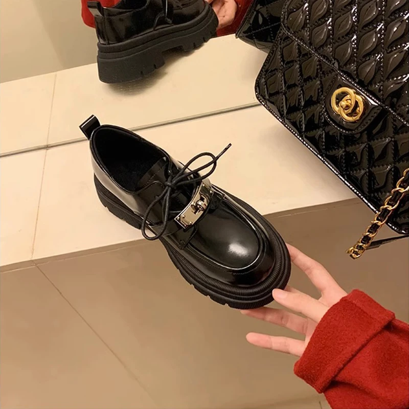 软皮松糕厚底黑色小皮鞋女2024秋季新款英伦风系带百搭乐福鞋单鞋