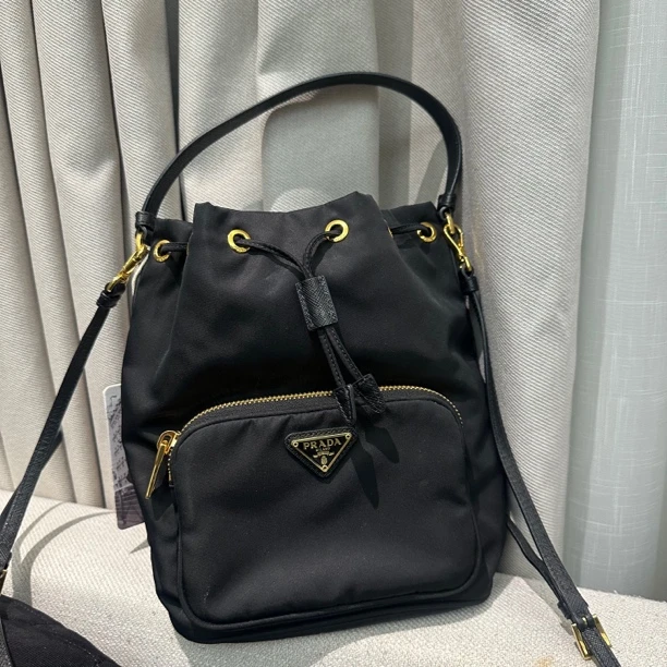 95新 Prada/普拉达 普拉达/降落伞斜挎包/2931