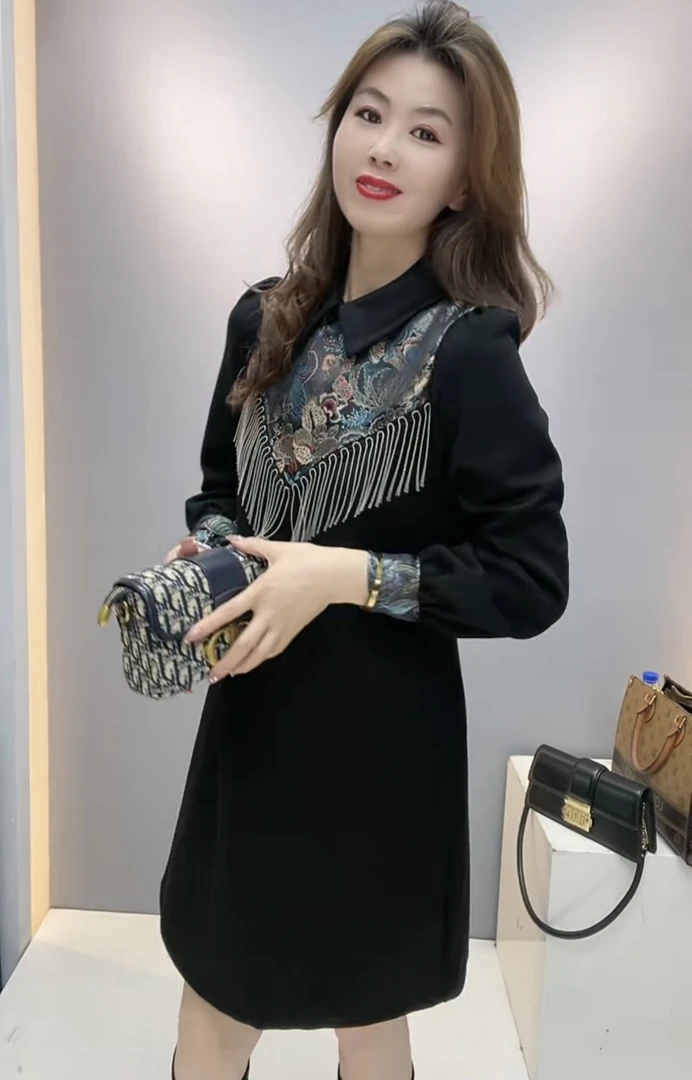 2024高端时尚显瘦气质款新中式国风流苏女装中长款连衣裙显瘦百搭