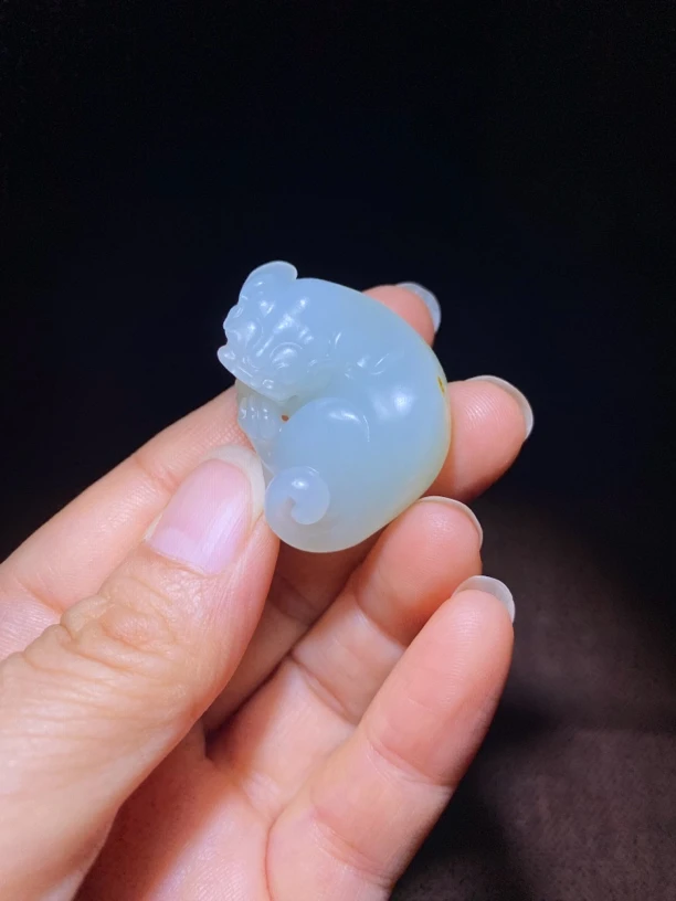 新疆和田玉雕刻貔貅挂件