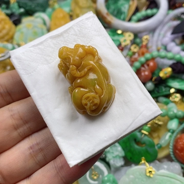 翡翠吊坠(赠链)未镶嵌